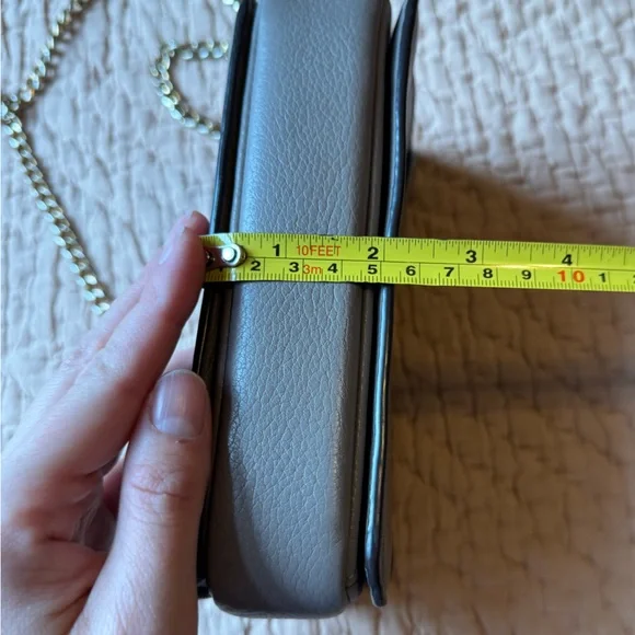 Tory Burch Heron Grey Leather Chelsea Shoulder Bag w Gold Hardware & Chain - Picture 9 of 10